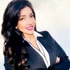 Elizabeth Witt's Instagram, Twitter & Facebook