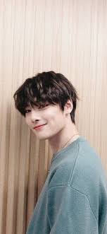 Si lo que estás buscando en un wallpaper para android lo más bonito posible, aquí te mostramos muchos. Jeongin Phone Wallpaper Explore Tumblr Posts And Blogs Tumgir