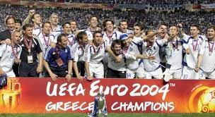Bola ini merupakan saksi bisu betapa digdayanya yunani ketika mengalahkan tuan rumah portugal di final piala eropa 2004. Piala Eropa 2004 Ketika Sang Kuda Hitam Bertahta Kompasiana Com