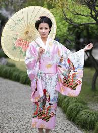 Kalau dulu memakai pakaian tradisional hanya dilakukan ketika pentas dan acara pernikahan, sekarang banyak masyarakat. Pakaian Kimono Dengan Poket Jepun Dengan Baju Kimono Lengan Panjang Dan Pendek
