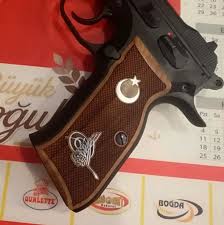 Guns Panosundaki Pin