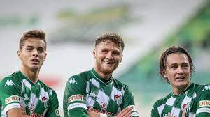 Bursaspor a takım oyuncuları ile frutti extra bursaspor oyuncuları, yolculuk öncesinde tesislerde bir araya gelirken renkli anlar yaşandı. Fenerbahce Nin Bursaspor Un 3 Genc Yetenegi Icin 5 Milyon Euro Onerecegi Ogrenildi