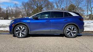 The volkswagen id.4 is an electric crossover suv produced by the german automobile manufacturer volkswagen. 2021 Vw Id 4 Electric Suv Challenges Rav4 Cr V Despite So So Range