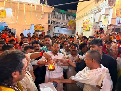 आज देवघर स्थित प्रसिद्ध बाबा वैद्यनाथ धाम में बिहार सरकार के माननीय स्वास्थ्य  मंत्री श्री निशांत कुमार जी के साथ विधिवत पूजा-अर्चना कर ...