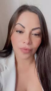 Hola soy Eli Sandoval y quiero acompañarte a transformar tu vida a través  del desarrollo personal, profesional y financiero, dándote las herramientas  y el conocimiento necesario para que, como mujer , logres