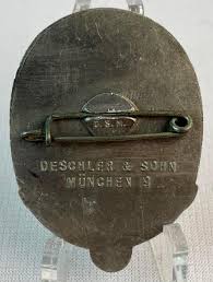 Complete with working pin on the back. Lot Vintage Original 1935 Wwii German Tag Der Arbeit Tinnie Badge