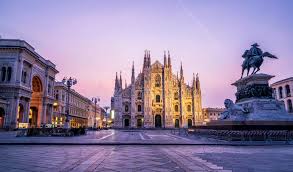 Ο συνολικός αριθμός των κρουσμάτων κορωνοϊού στην ιταλία είναι 217.185, οι νεκροί έφτασαν τους 30.201 και 99.023 άνθρωποι έχουν αναρρώσει από τη νόσο. Duomo Toy Milanoy Th Nyxta Sto Milano Milano Italia Stok Eikona Eikona Apo 86513987