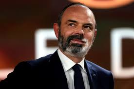 Depuis plusieurs mois, la barbe blanche d'edouard philippe est l'objet de tous les fantasmes. Edouard Philippe Transforme Par Matignon Sa Barbe A Blanchi Ironise Gilles Boyer