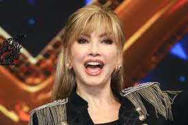 Il cantante mascherato è un programma televisivo italiano in onda dal 10 gennaio 2020, in prima serata su rai 1 con la conduzione di milly carlucci e in replica su rai premium. La Prima Puntata Del Cantante Mascherato Dietro Al Baby Alieno Ci Sono I Ricchi E Poveri Tv Fanpage
