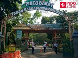 Cewek berhijab cantik selfie di tempat wisata. Hore Mulai Hari Ini Tempat Wisata Di Jakarta Buka Lagi Indozone Id