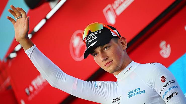 Josh Tarling: Briton third in Vuelta a Espana a week after brother Fin's death - BBC Sport