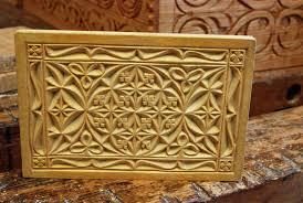 Chip Carving Expert Techniques And 50 All Time Favorite Projects 11 Romantic Chip Carving Diy Photos Chip Carving Woodcarving101 Com Chip Carving Carving Designs Wood Carving Patterns