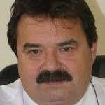 Tata meu. Trăgea din țigară ca și când ar fi fost prima și ultima data.  Trăgea din țigară ca și cum știa ca viața e scurta și merita arsa și  cheltuită... Trăgea