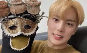 Mystery music show king of mask singer hangul 미스터리 음악쇼 복면가왕 is a south korean singing competition program presented by kim sungjoo with introductions by voice actor lee wonjoon. Monsta X S Minhyuk Stuns King Of Masked Singer Panel With His Soulful Vocals