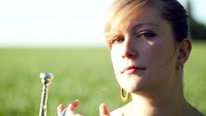 Chasse par son pere, il devient celebre, maquille en noir, comme vedette de jazz, sous le nom de jack robin. Avec Unitedwejazz Six Jours De Jazz Belge En Streaming Le Soir Plus