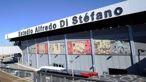 تتجه أنظار عشاق الساحرة المستديرة اليوم، الثلاثاء، صوب ملعب ألفريدو دي ستيفانو، حيث يواجه ليفربول بقيادة الدولي المصري محمد صلاح،نظيره ريال مدريد، في ذهاب ربع نهائي دوري أبطال أوروبا. Ù…Ù„Ø¹Ø¨ Ø§Ù„ÙØ±ÙŠØ¯Ùˆ Ø¯ÙŠ Ø³ØªÙŠÙØ§Ù†Ùˆ Ù‚Ù†Ø§Ø© 218