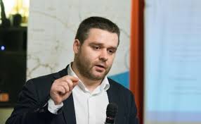 Încrederea dumneavoastră mă responsabilizează și mai mult, a fost mesajul lui ciucu. Ciprian Ciucu DemisioneazÄƒ Din Cgmp Pentru PresedinÅ£ia AgenÅ£iei FuncÅ£ionarilor Publici 04 12 2019 Bursa Ro
