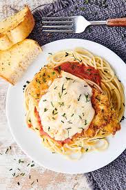 What pasta goes with chicken parmesan. Chicken Parmesan Cheesy And Delicious 45 Minute Dinner