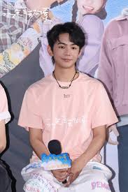 24歲丁真正式成為演員將推出愛情電影失去昔日純樸氣息脂粉味濃