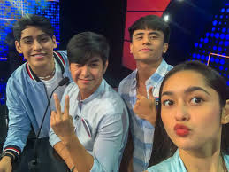 Larkin (@LarkinCastor)