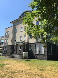 Sie befinden sich meist in mehrfamilienhäusern oder hochhäusern, aber auch wohnungen in traditionellen zechenhäusern können mitunter zu günstigen preisen gemietet oder erworben werden. 3 Zimmer Wohnung Zu Vermieten Schillerstr 28 44575 Castrop Rauxel Recklinghausen Kreis Mapio Net