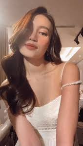 Sao Việt đăng gì 25/2: Việt Hương hé lộ mối quan hệ thật với vợ Chí Tài,  Lan Ngọc mặc váy trễ nải