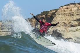 É das coisas mais difíceis, fazer surf quase sem ondas risos. Kikas Bate O Campeao Mundial Na Ericeira E Dedica Vitoria Aos Portugueses Surf Publico