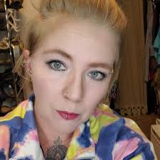 Hi! I'm amber, I'm 38 years old. I'm extremely dull and proud of it! My cat  is my furry baby. I love coffee and reading. My other hobbies include  hoarding art/craft supplies.