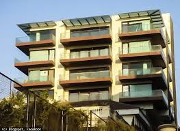 8 Amazing Photos Showing Inside View Of Shahrukh Khan S House Mannat Shahrukh Khan Photo Khan The furniture in the house was bought by gauri from london and milan.