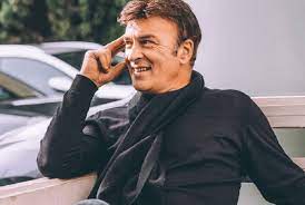 Born in the small rural locality of armadouro, pampilhosa da serra, he moved to paris at age 10 with his emigrant parents. Tony Carreira Altice Arena Ineews The Best News