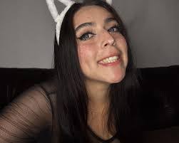 Silvia Manzo's Instagram, Twitter & Facebook