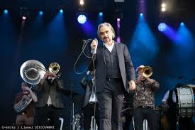 Pour ce nouvel album, certaines chansons existaient depuis un certain moment, sans avoir trouvé de place sur un album qu'une maison de disque ou une radio. Avis Et Critique Du Concert De Thylacine Stephan Eicher Traktorkestar Curtis Harding Le Winston Band King And Kindy Zoo Le Fric Jacob Banks Black Sea Dahu Paleo Festival 2019 Le 27 Juillet 2019