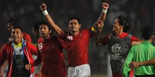 Pengatur pergerakan serangan untuk mengancam gawang lawan b. Formasi Sepak Bola Pengertian Jenis Dan Kelebihannya Halaman All Kompas Com