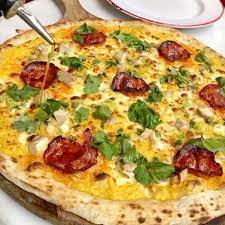Gordon Ramsay Shared A Pizza Recipe That Swaps Tomato Sauce For Sweet Corn Puree So Color Us Intrigued Pizza Recipes Recipes Gordon Ramsay
