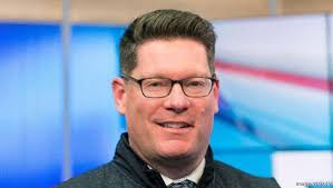 Former Channel 9 anchor returns to local airwaves