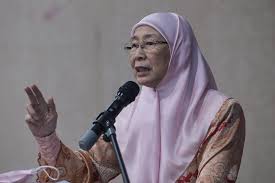 Dinukilkan oleh penulis, lantaran itu admin paparkan diruangan blog mywilayah.com sebagai menyokong dan membenarkan ketokohan dato' seri dr wan azizah binti. Good Luck Getting Re Elected In Ge15 Pkr Communications Chief Tells Traitor Mps Ham Kar Chan