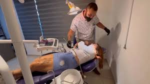 SEDUCIENDO AL DENTISTA - XNXX.COM