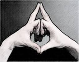 Ouvrir Les Chakras Avec Les Mundras Objectif Mieux Etre Yoga Meditation Mudras Meditaton