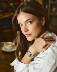 Resolutely timeless, the Mini DolceVita is an extension of the Longines  DolceVita family, itself inspired by a legendary piece created by the brand  in 1927. This model features a stainless steel case,