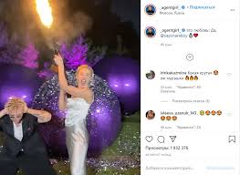 У спортивной блондинки всегда было много поклонников, среди которых известные личности пикантные фото с медового месяца. Ivleeva Palnula Iz Avtomata V Godovshinu Svadby S Eldzheem