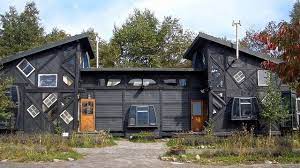 Recycling House Iii Recycled House House Tiny House Movement