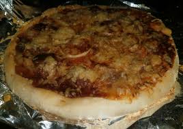 Pizza adalah hidangan tradisional dari italia yang berupa roti berbentuk bundar dan pipih yang di atasnya diberi topping saus tomat dan keju, lalu dipanggang di dalam oven. Resepi Pizza Buat Sendiri Home Cook Pizza Perniagaan Katering Restoren