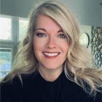 Tammy Mackinnon's Instagram, Twitter & Facebook