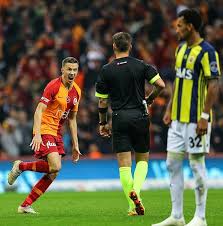 Fenerbahçe galatasaray'i kaç kere yendi? Fenerbahce Galatasaray Derbisi Saat Kacta 2019 Fb Gs Maci Hangi Kanalda Sifreli Mi Takvim
