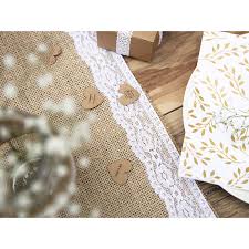 Ce chemin de table naturel est en toile de jute. Chemin De Table Jute Dentelle Mes Fetes