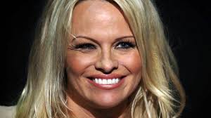 Pamela Anderson bei Promi Big Brother: So lief der Einzug ins Haus