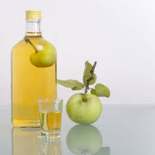 Perele se curăţă de coajă, se taie felii şi se curăţă de sâmburi. Fructe In SticlÄƒ Cum Se DepoziteazÄƒ Pere Mere Prune In Alcool Libertatea