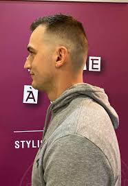 Coiffure en dégradé homme photo précédente : Coiffure Homme Brest Finistere Coupe Cheveux Barbier Degrade Americain