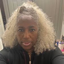 Diedra Howard's Instagram, Twitter & Facebook