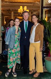 Les modèles qui troublent les rangs | limametti. Exclusif Sebastien Bazin Et Ses Filles Emma Et Fleur 14eme Edition Du Dejeuner Peres Et Filles Au Cafe De La Paix A Paris Le 20 Juin 2019 C Julio Piatti Purepeople